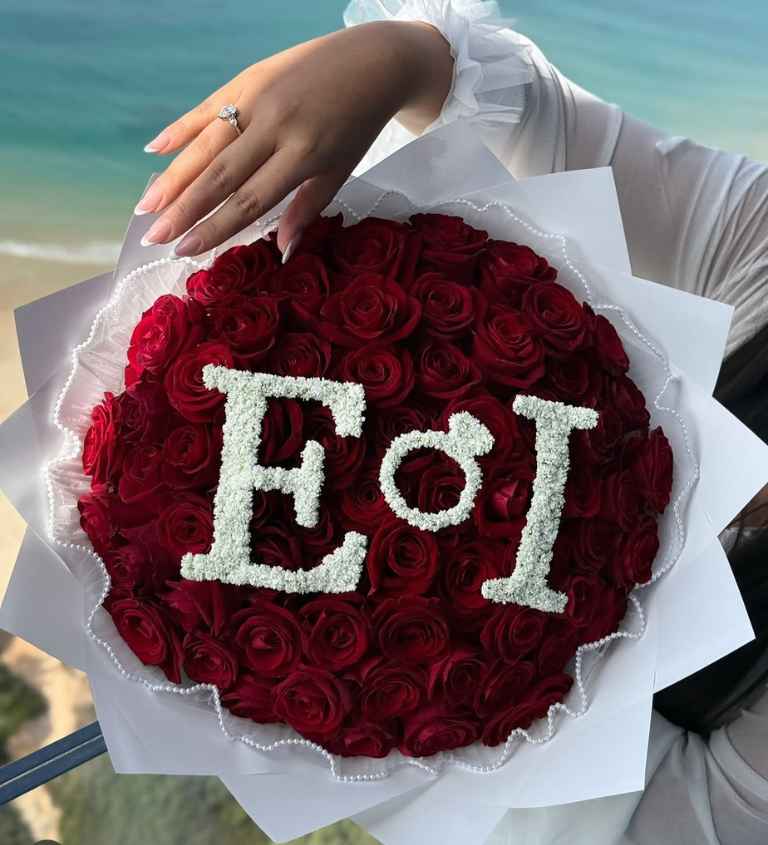 זר זוג אותיות אדום